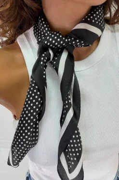Aeleonora Scarf