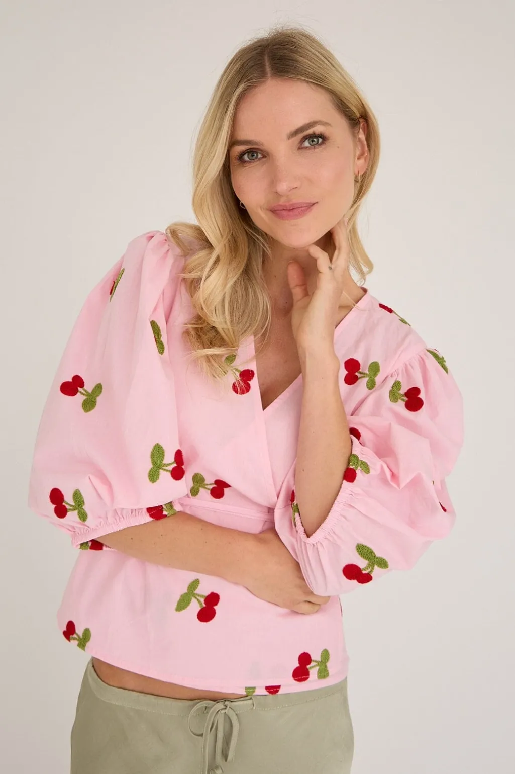 Avrebekka Fruit Blouse AV4851