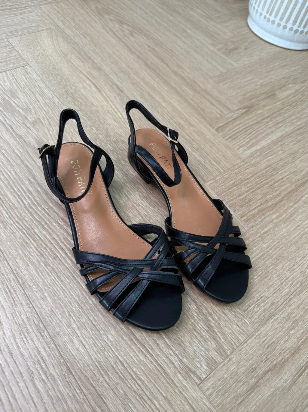 Blgeranium Sandals