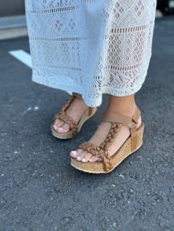 Cswoven Lady