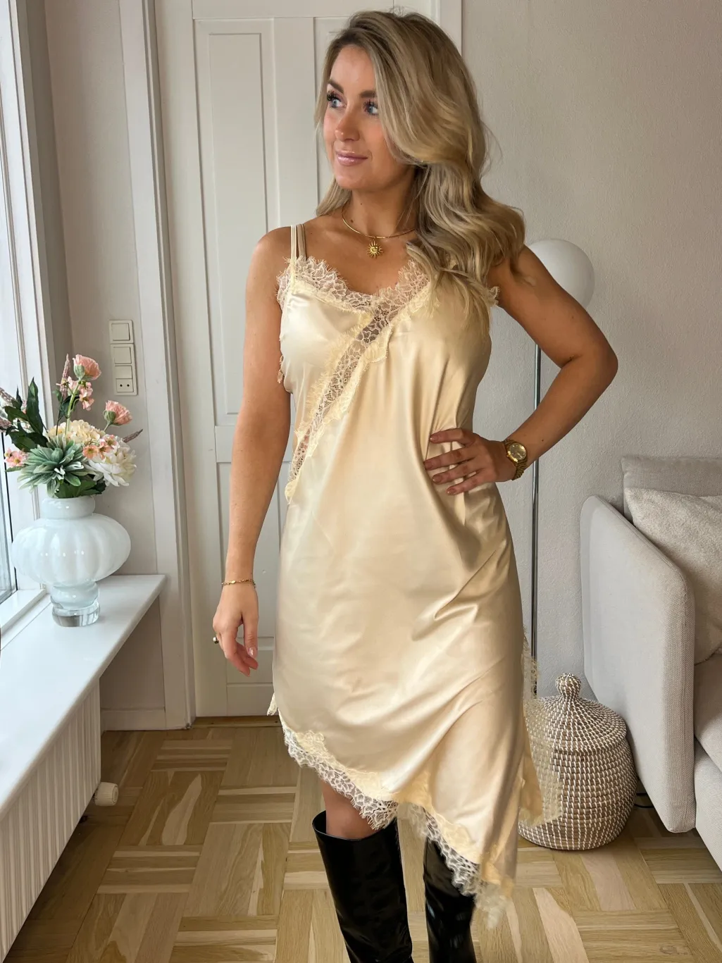 Dmlace Midi Dress 165094B