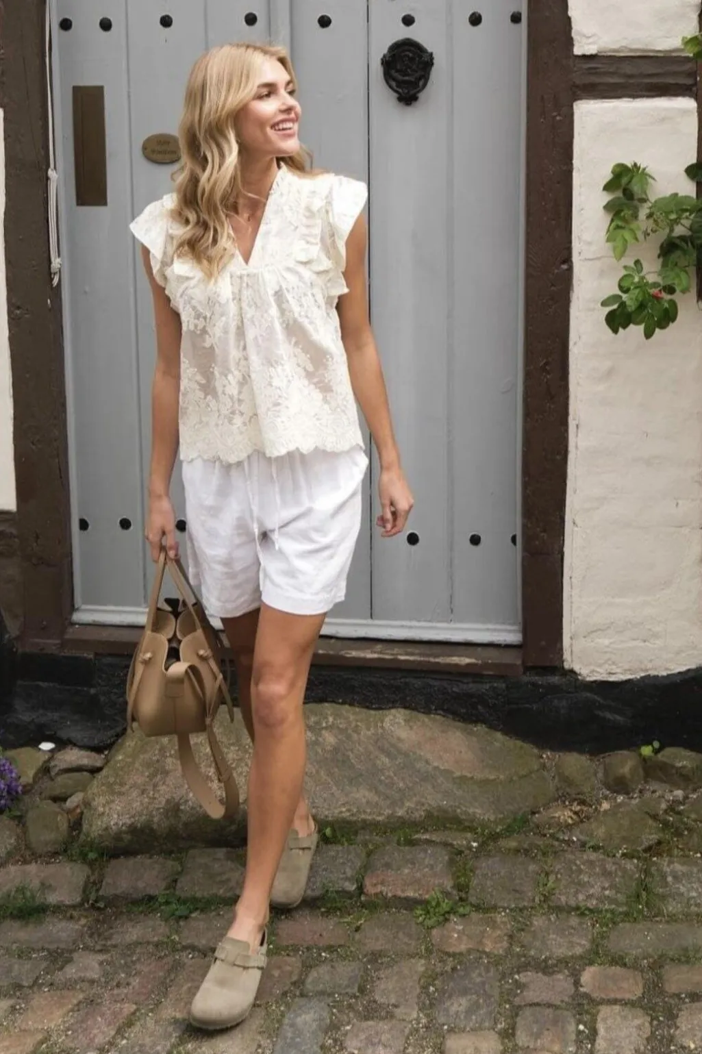 Nnshea Linen Shorts