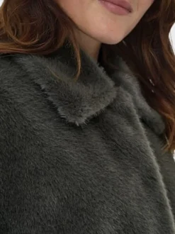 Onlsof Fur Cape