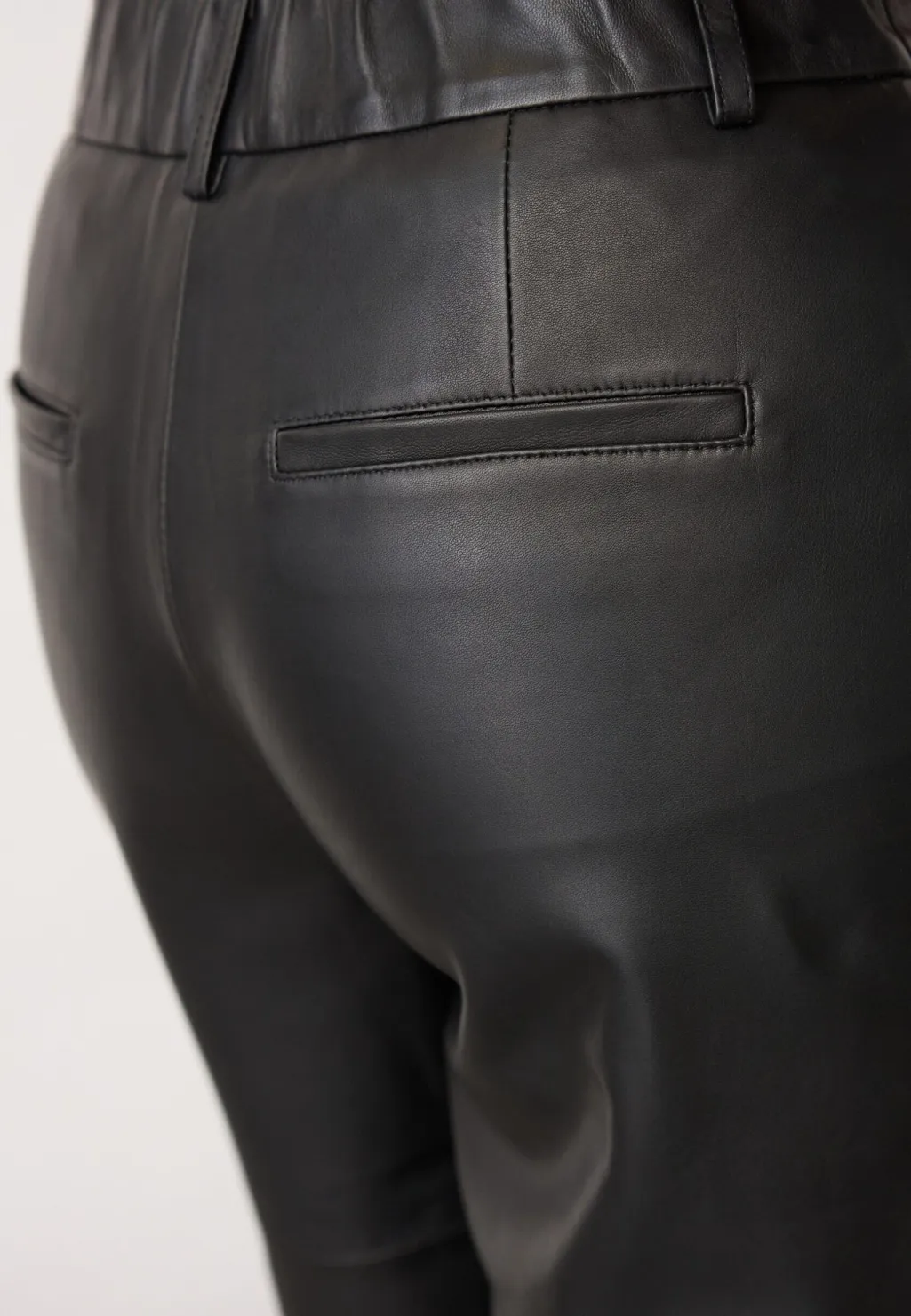 Phoebecc Long Leather Bermuda 500139