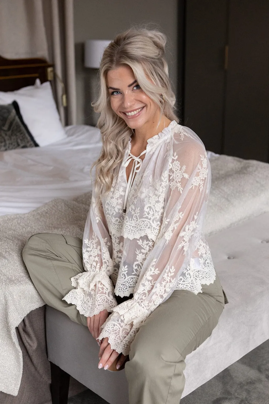 Rikke V Lace Blouse 167319