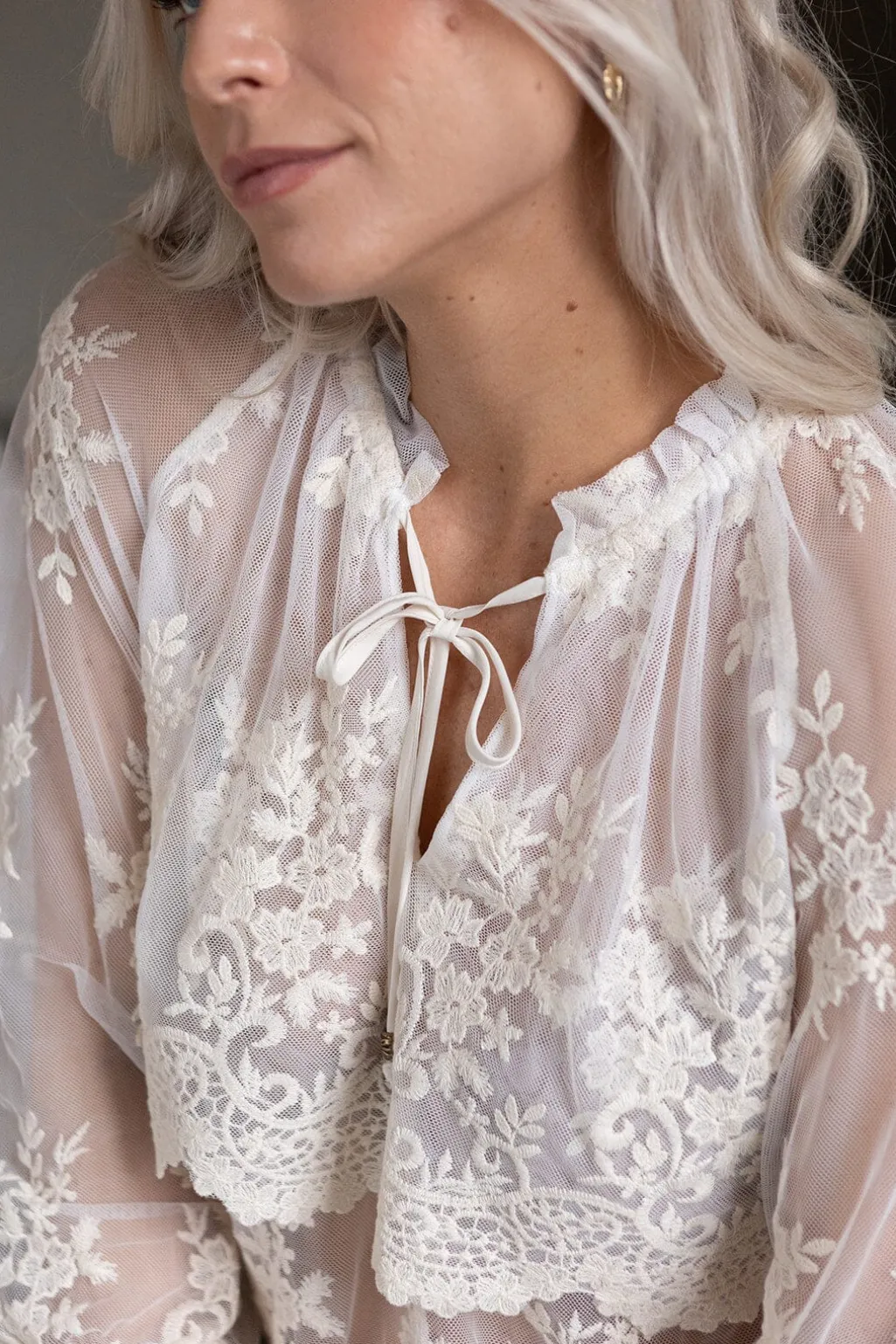 Rikke V Lace Blouse 167319