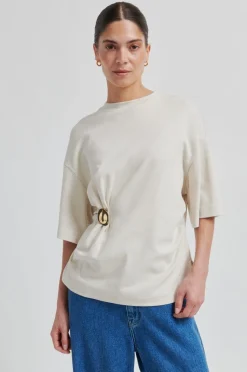 Sfenora Brooch Tee 60432