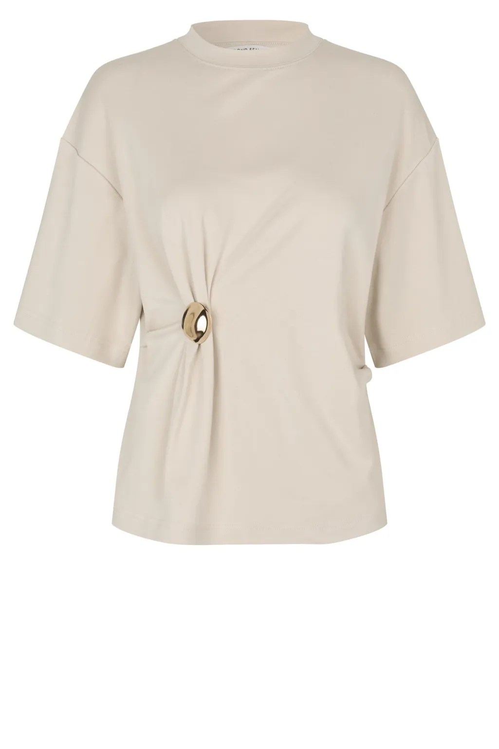 Sfenora Brooch Tee 60432